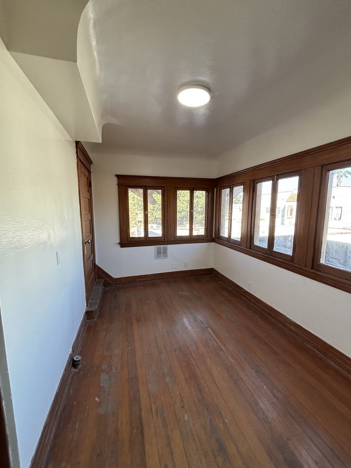 2618 Kenwood Ave #NA - Photo 4 of 11