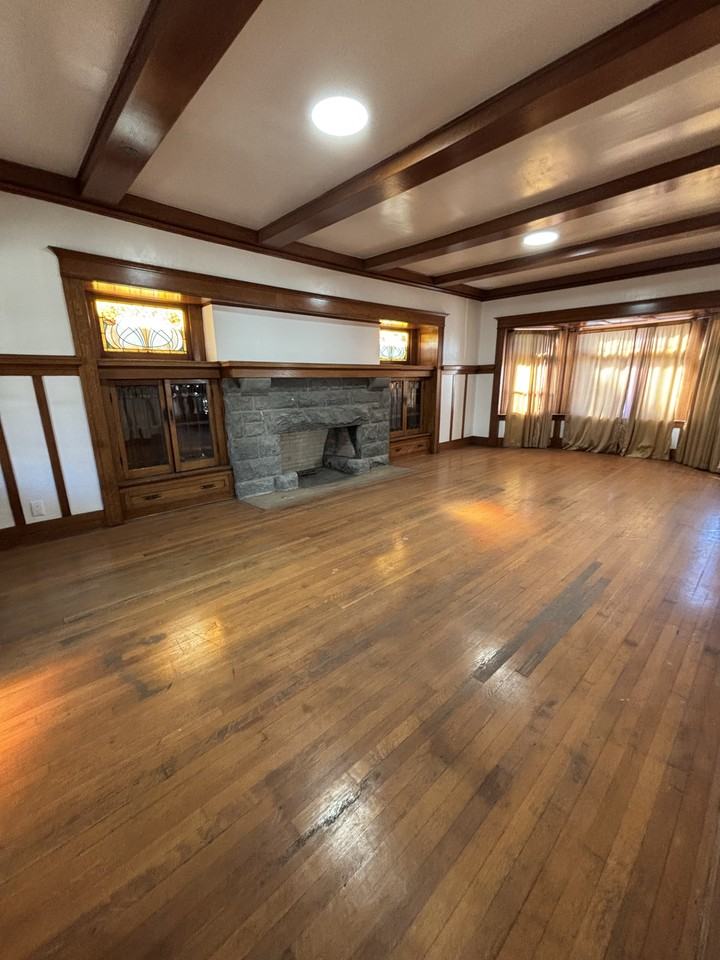 2618 Kenwood Ave #NA - Photo 5 of 11