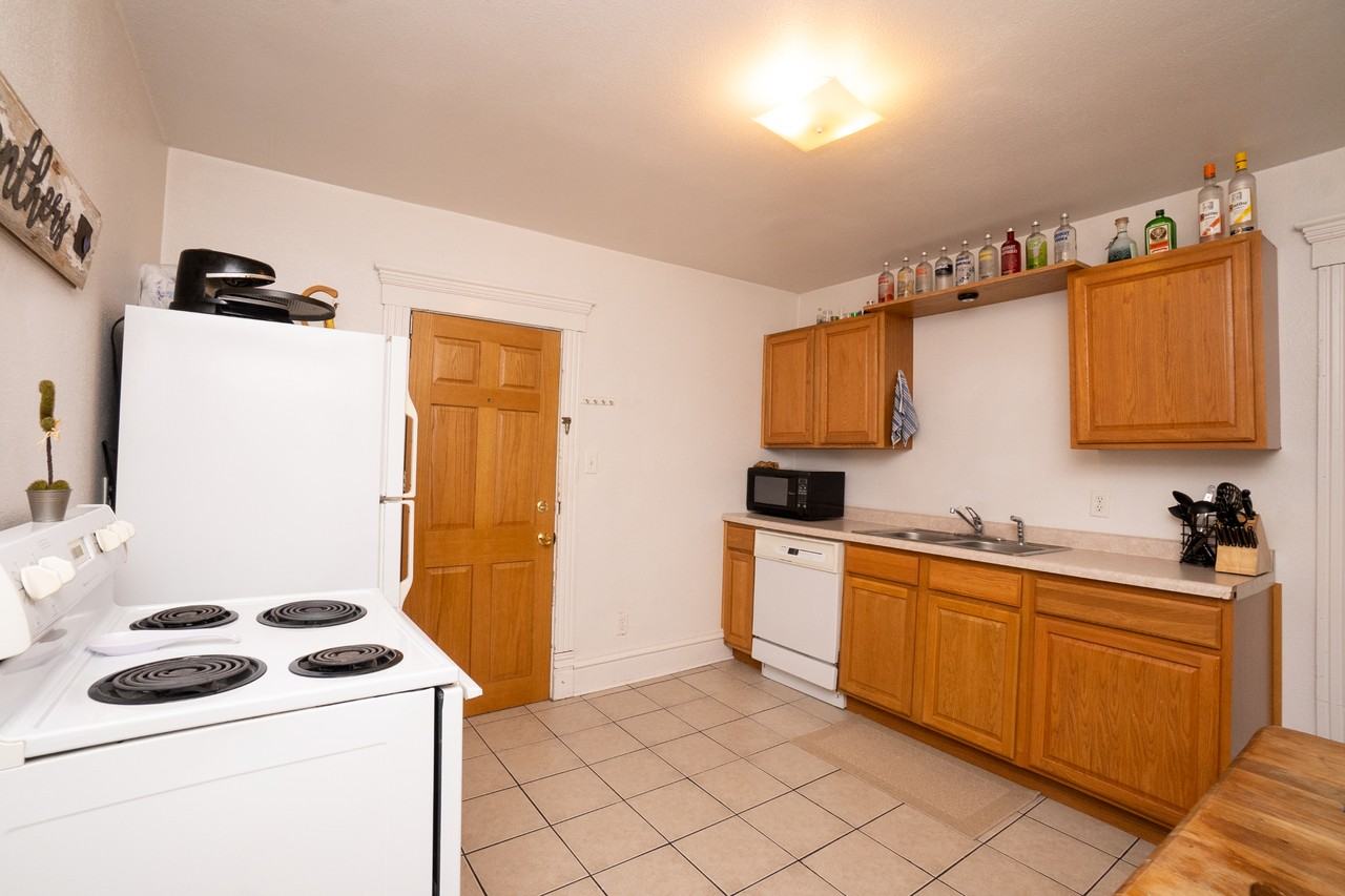 803 W 20th St #2 - Photo 2 of 9