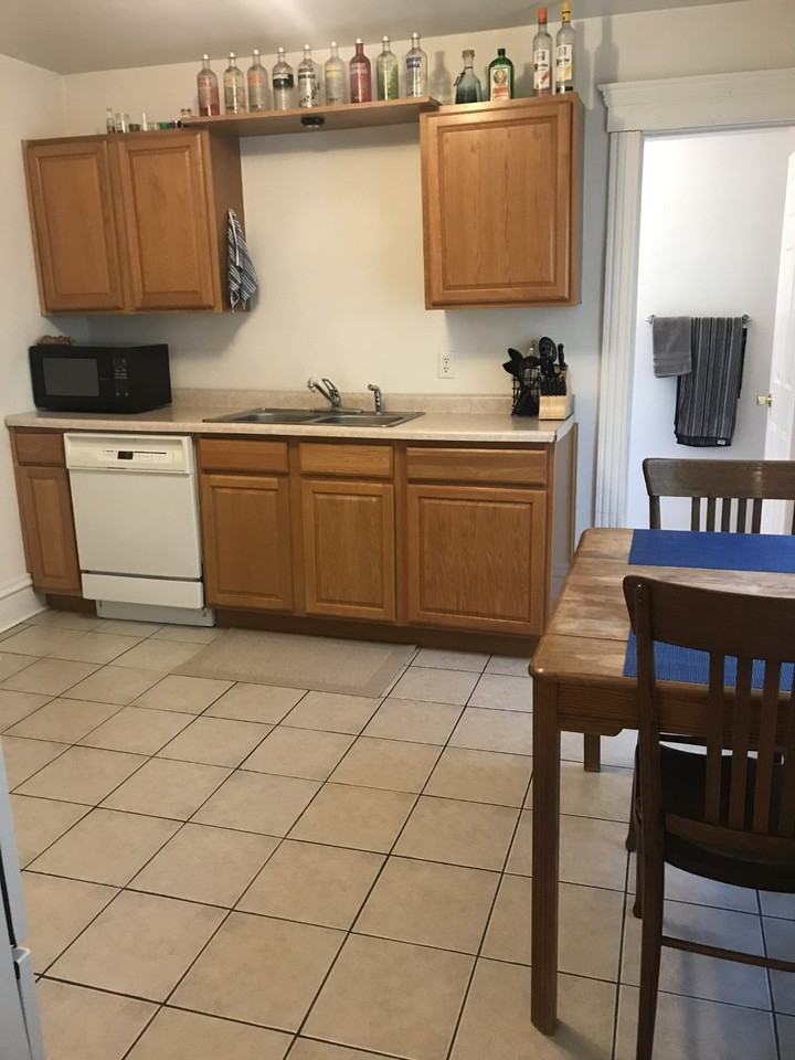 803 W 20th St #2 - Photo 3 of 9