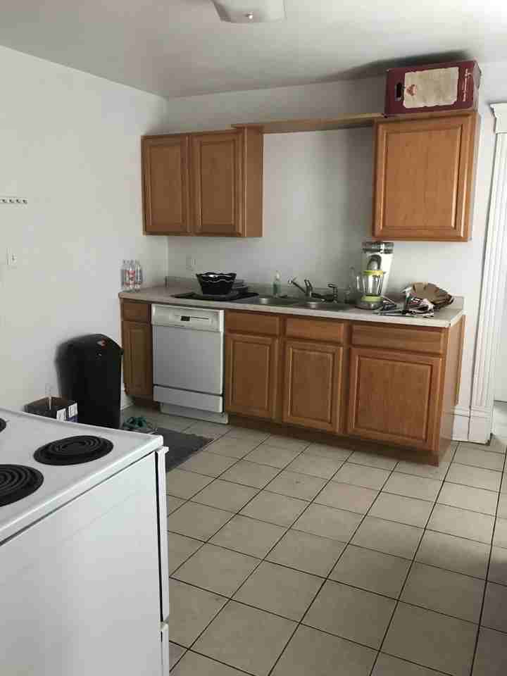 803 W 20th St #2 - Photo 4 of 9