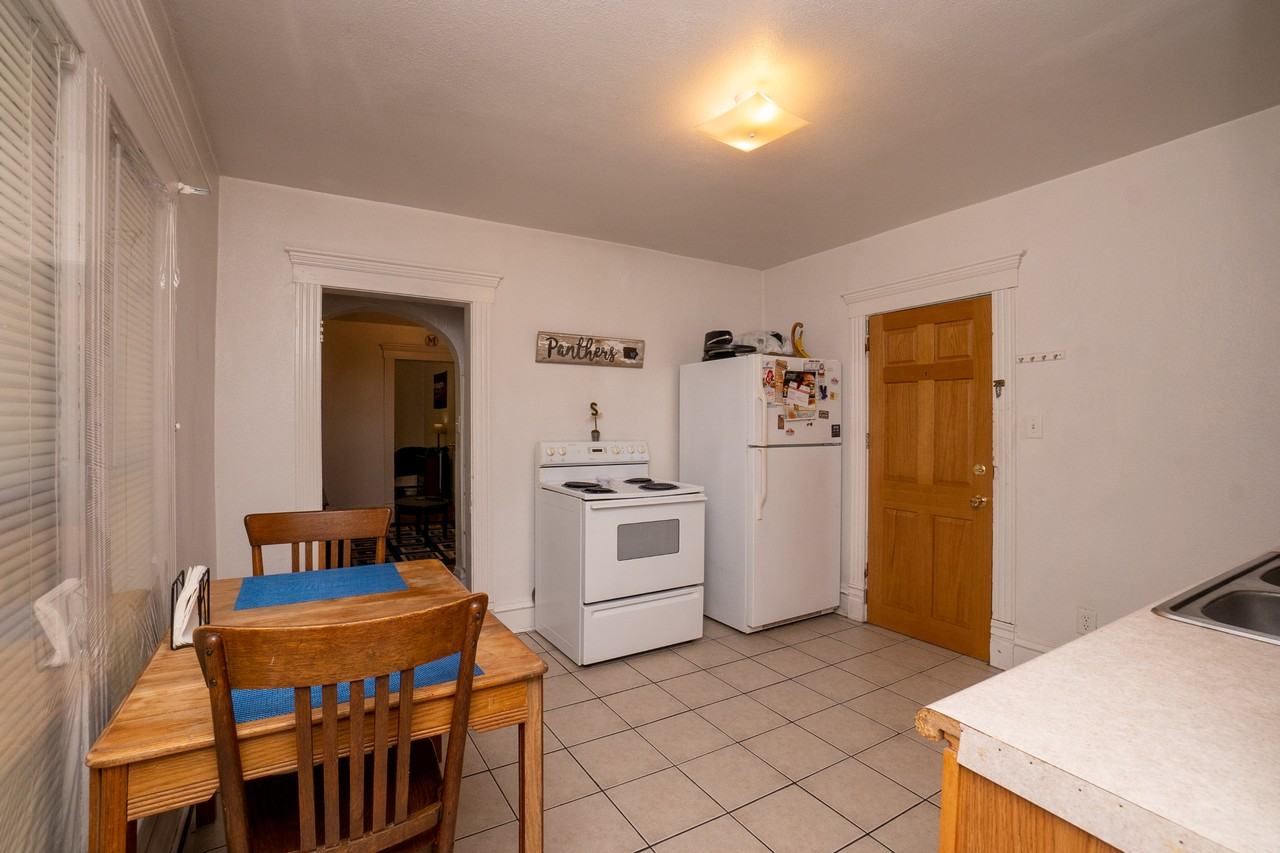 803 W 20th St #2 - Photo 5 of 9