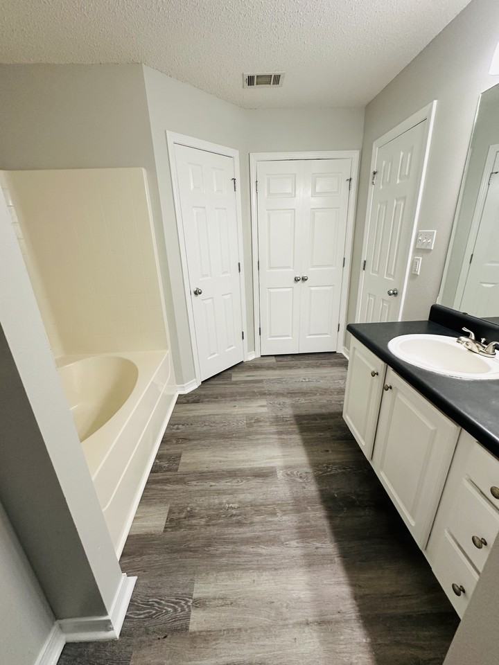 14524 Indian Trails Cir #NA - Photo 3 of 9