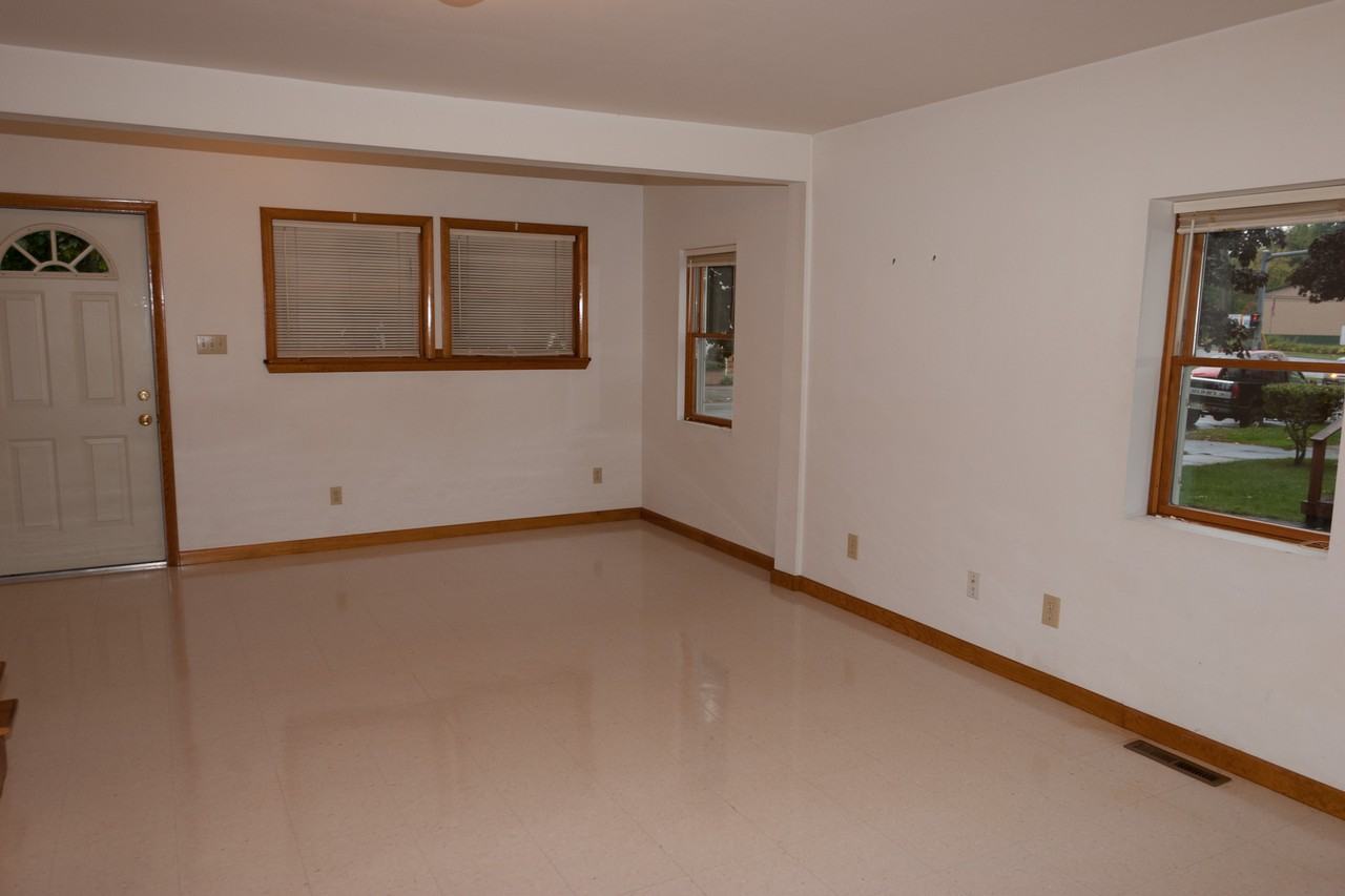 185 E 10th St #NA - Photo 2 of 26