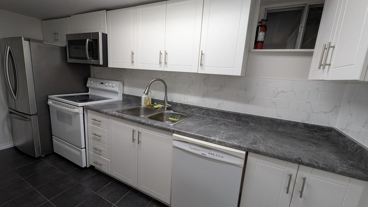 43 Baybrook Crescent - Photo 3 of 7