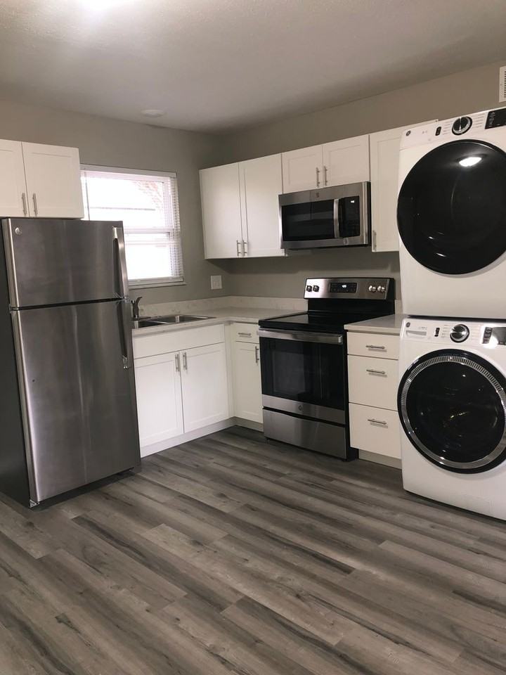 206 John St #C - Photo 2 of 10