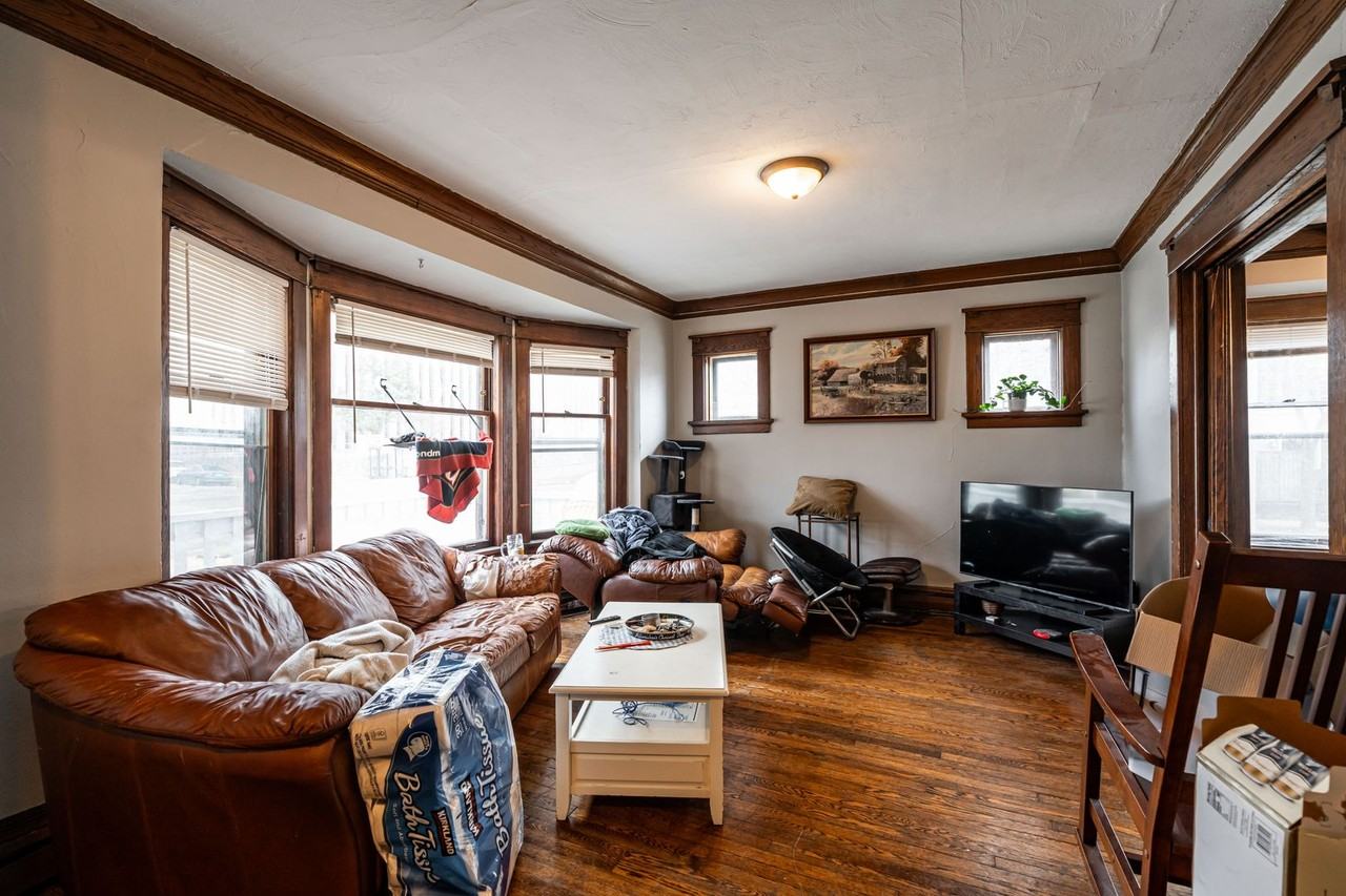 1831 E Kenwood Blvd - Photo 3 of 23