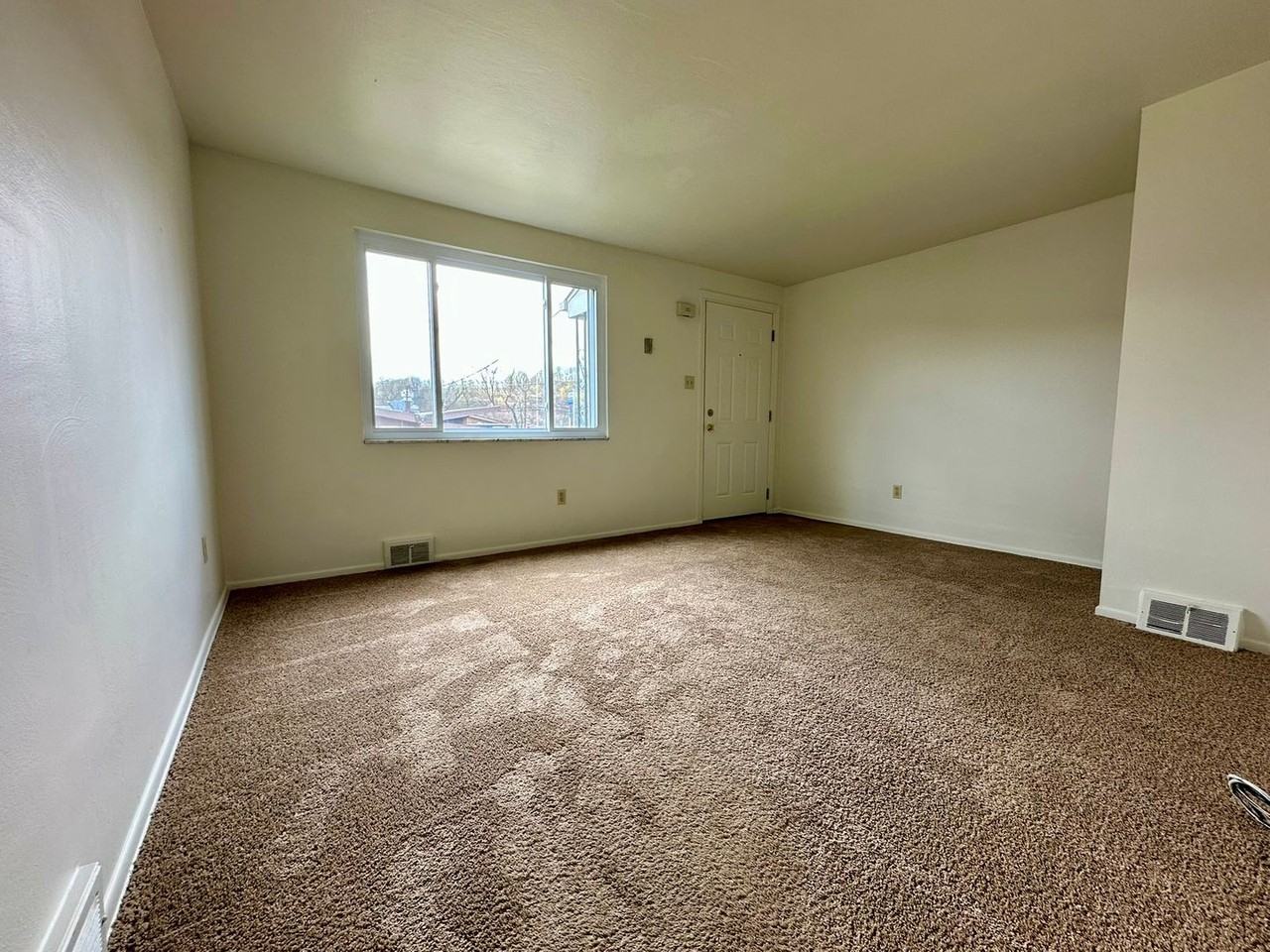 102 Savors Ct - Photo 3 of 12