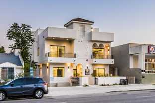 Come home to these Modern Townhouse in Toluca Lake! - Photo 1 of 1