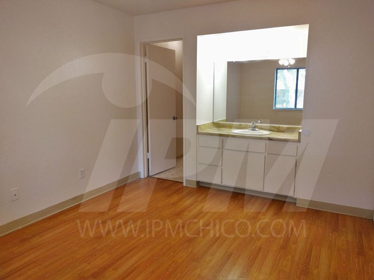 522 Nord Ave #15 - Photo 6 of 8