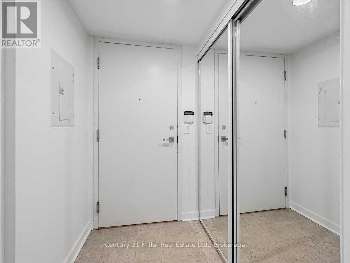 230 Queens Quay W #628 - Photo 4 of 30