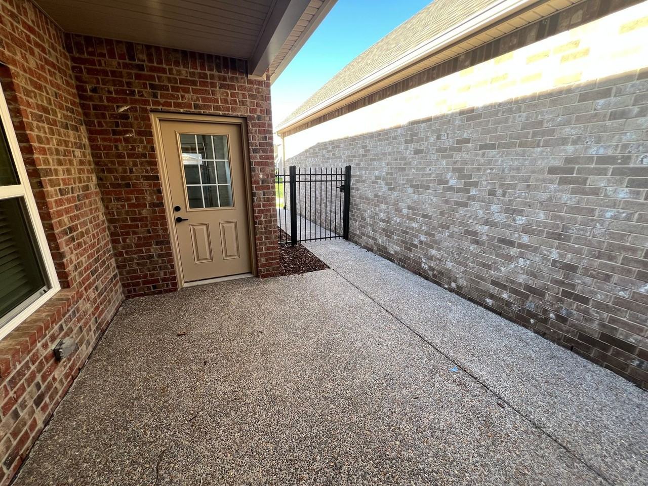 9030 Headwaters Dr - Photo 2 of 26
