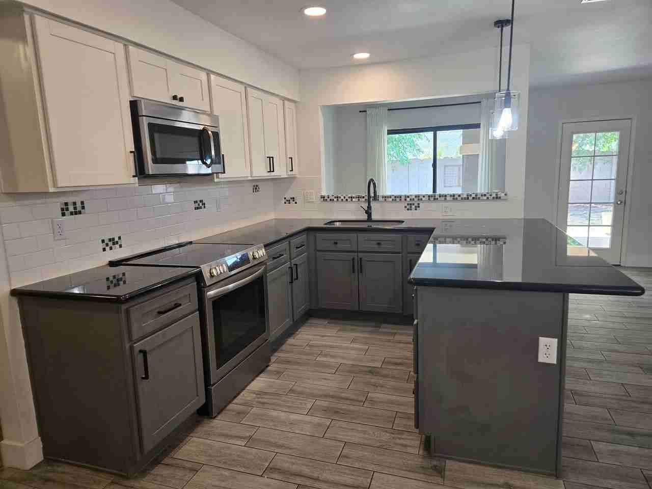 1443 W Morrow Dr - Photo 2 of 49