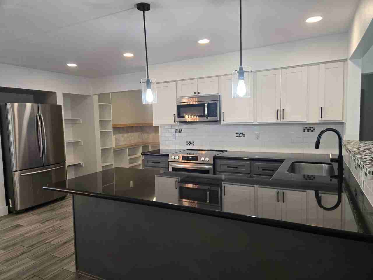 1443 W Morrow Dr - Photo 3 of 49