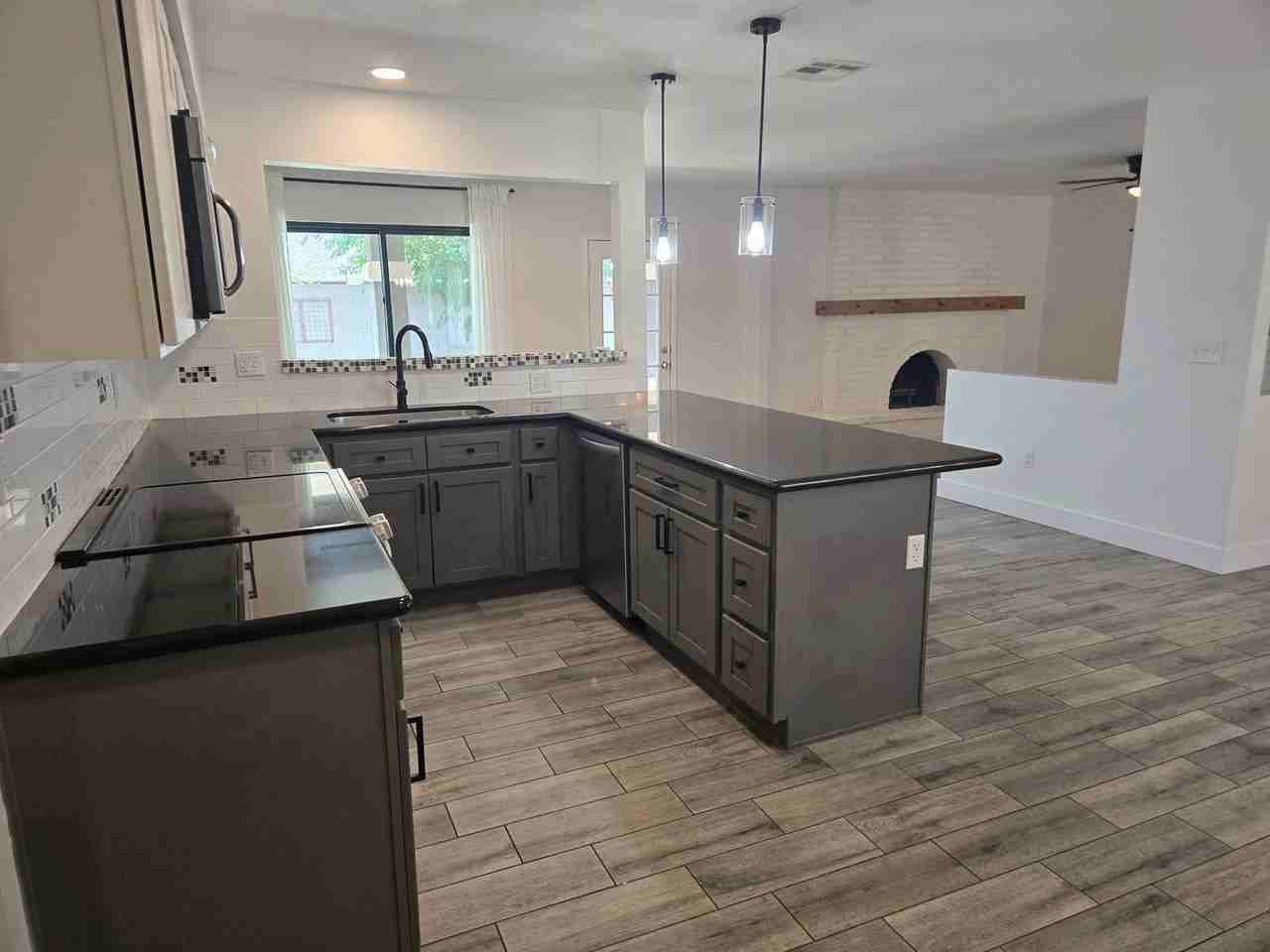 1443 W Morrow Dr - Photo 4 of 49