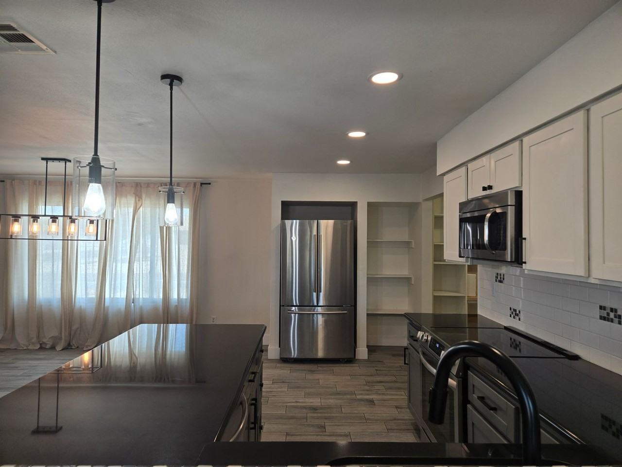 1443 W Morrow Dr - Photo 5 of 49