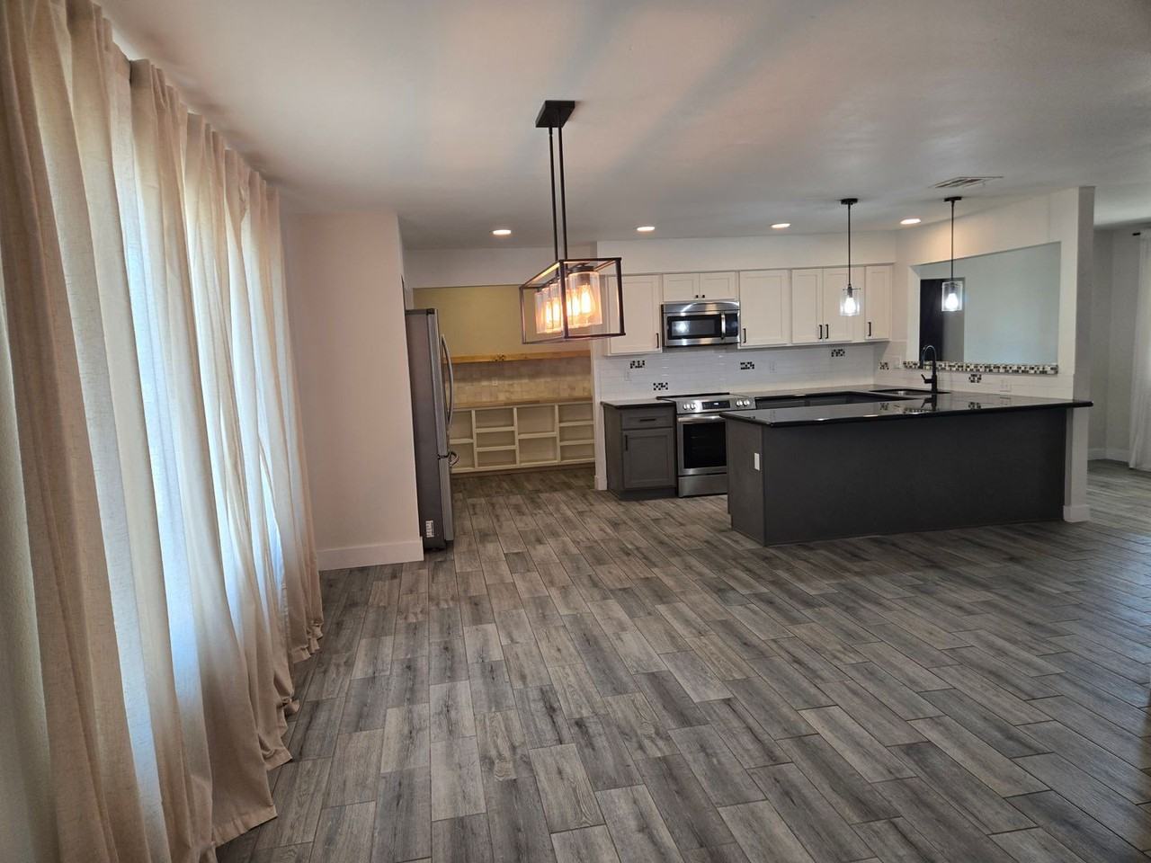 1443 W Morrow Dr - Photo 6 of 49