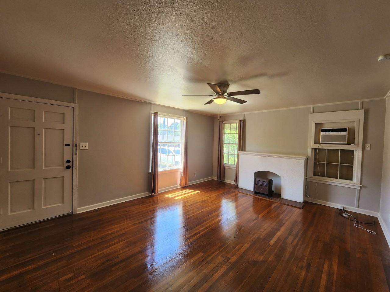 1834 Corbitt St - Photo 3 of 9