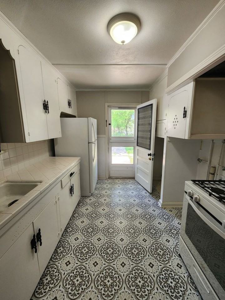 1834 Corbitt St - Photo 5 of 9