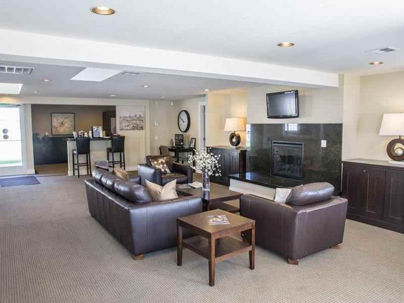 2718 N Bowdish Rd - Photo 2 of 19