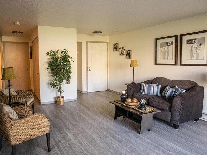 2718 N Bowdish Rd - Photo 3 of 19