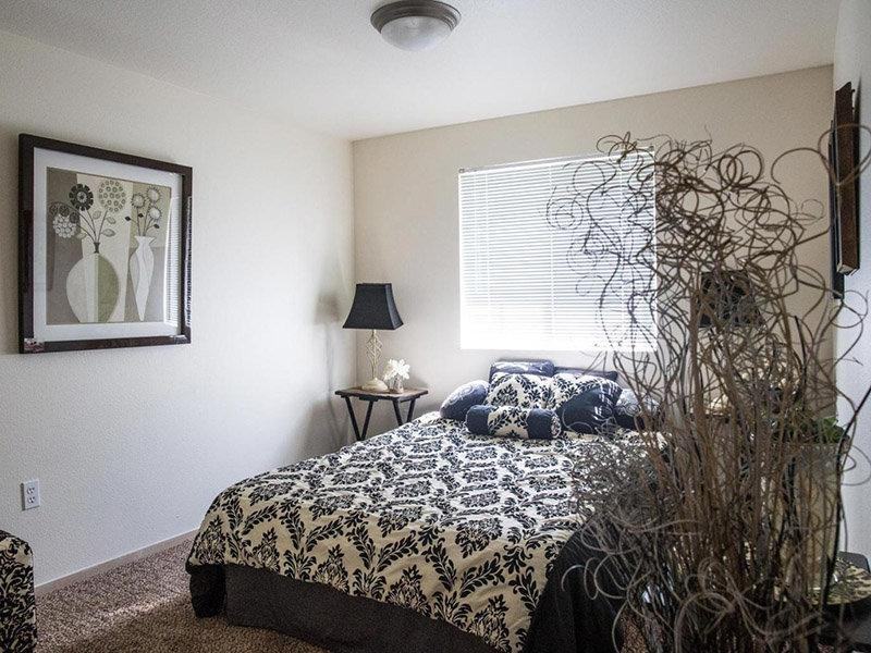 2718 N Bowdish Rd - Photo 6 of 19