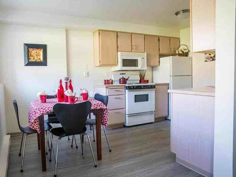 2718 N Bowdish Rd - Photo 5 of 19