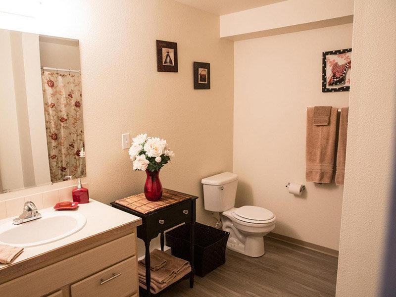 2718 N Bowdish Rd - Photo 4 of 19