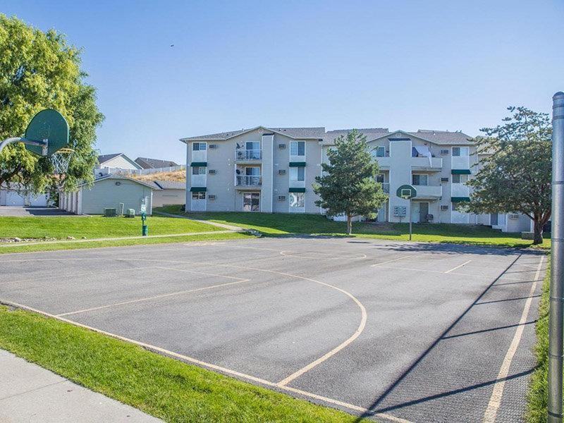 2718 N Bowdish Rd - Photo 4 of 19