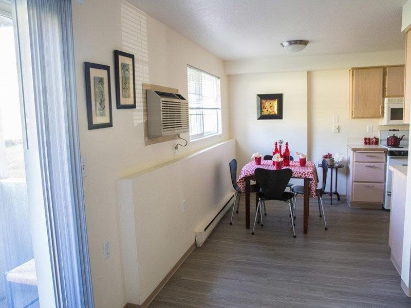 2718 N Bowdish Rd - Photo 3 of 19