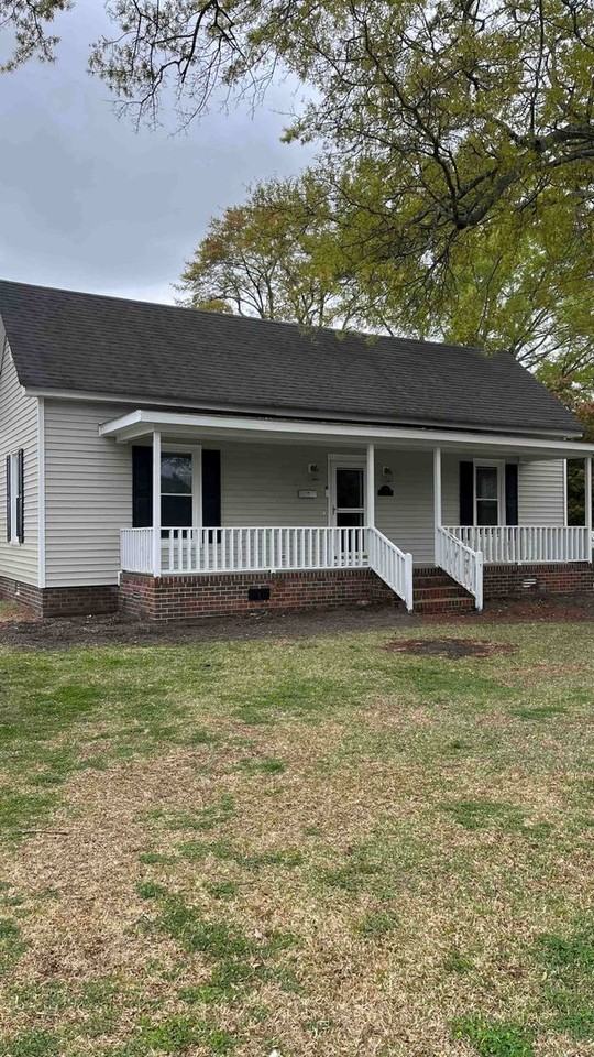 323 S Caswell St - Photo 2 of 12