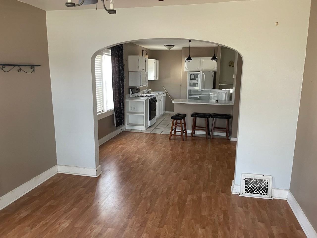 2412 S 4th St - Photo 2 of 11