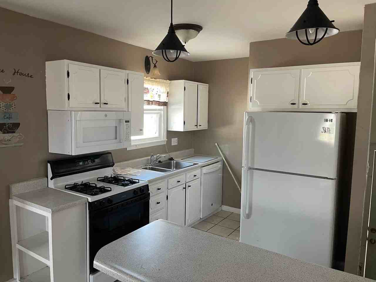 2412 S 4th St - Photo 3 of 11