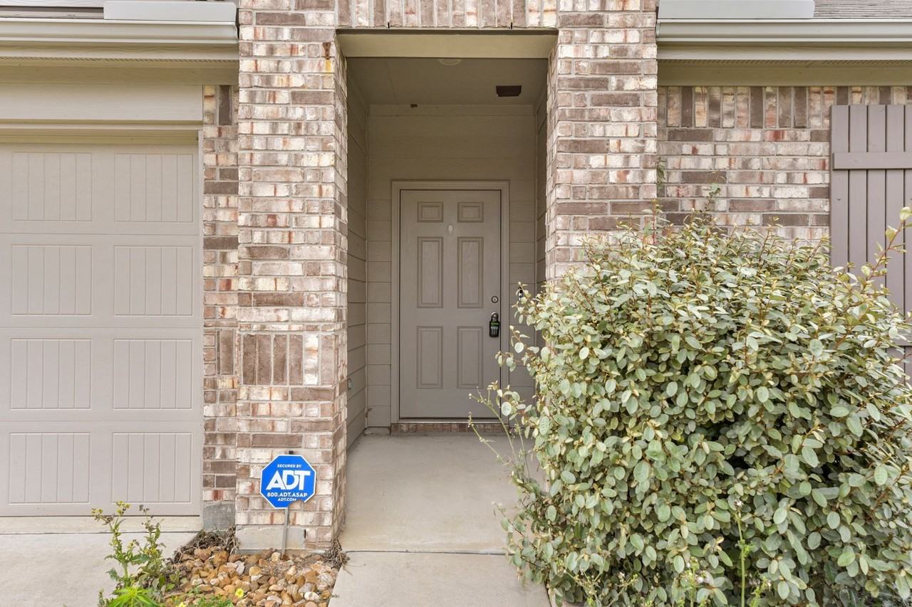 21602 Victoria Harbor Dr - Photo 2 of 29
