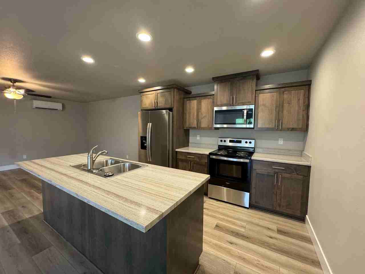 136 Donald Trump Ln - Photo 7 of 23