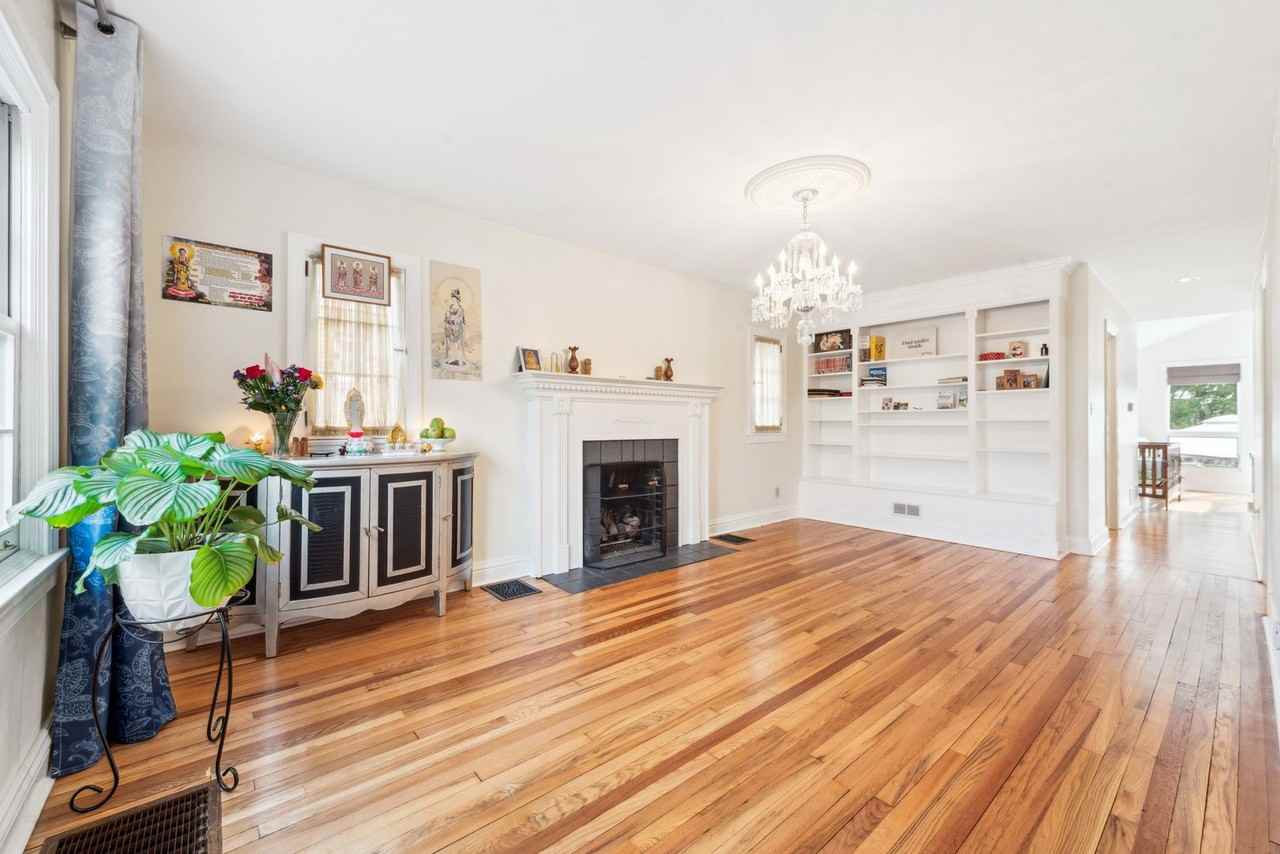 520 11th St - Photo 2 of 10