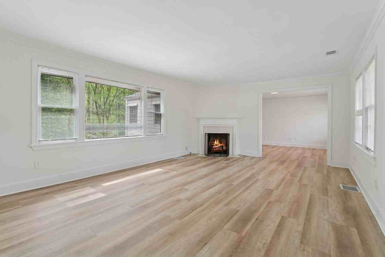 2116 E Roxboro Rd Ne #A - Photo 3 of 23