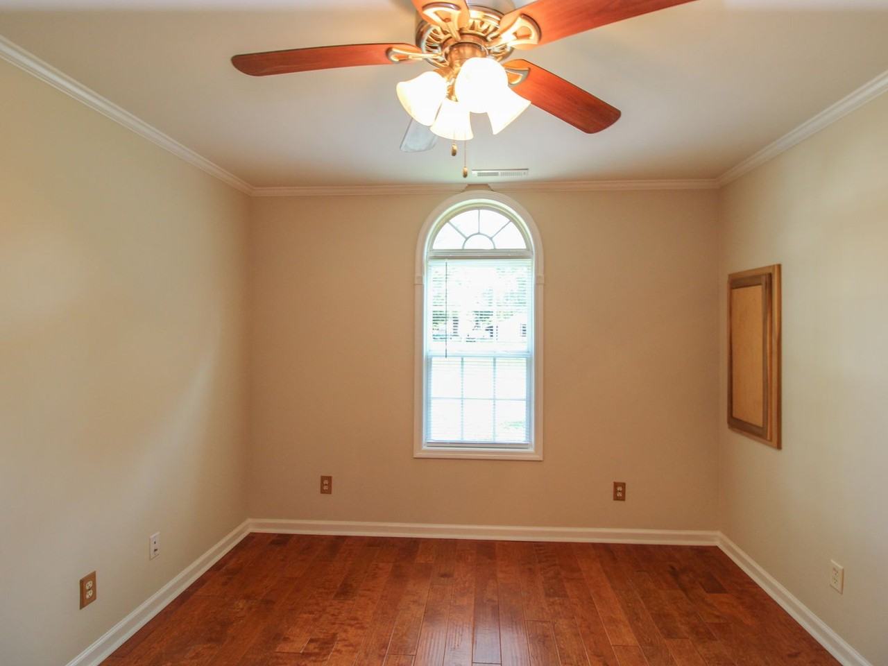 210 Wood St - Photo 3 of 19