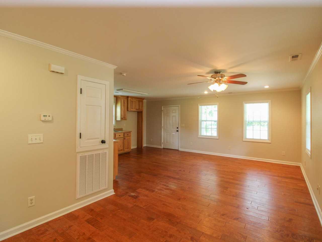 210 Wood St - Photo 5 of 19