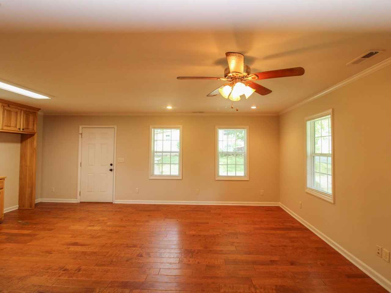 210 Wood St - Photo 7 of 19