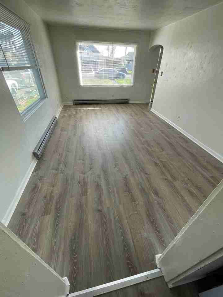 1906 Bay Ave - Photo 4 of 13