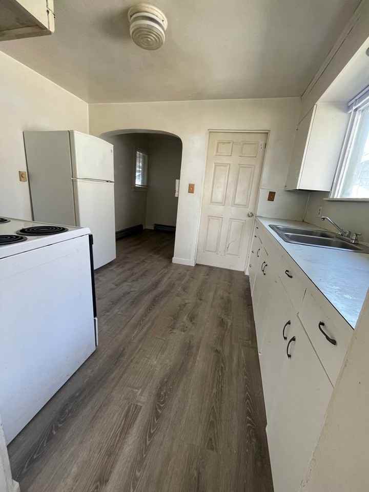 1906 Bay Ave - Photo 5 of 13