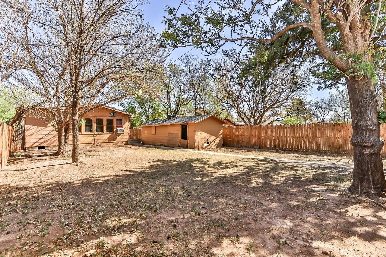 2109 20th St - Photo 2 of 15