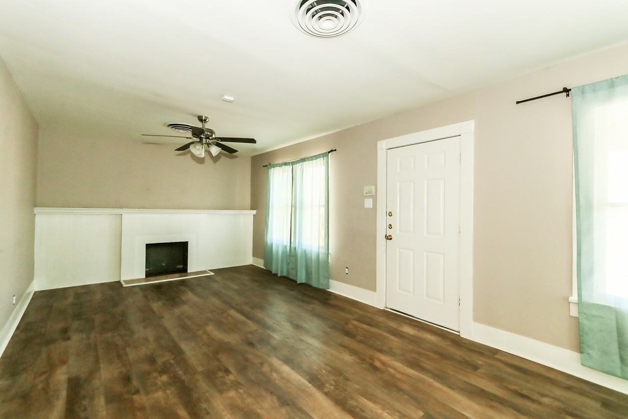 2109 20th St - Photo 3 of 15