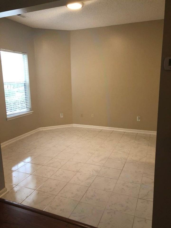 820 E Willow Point Pl - Photo 7 of 42