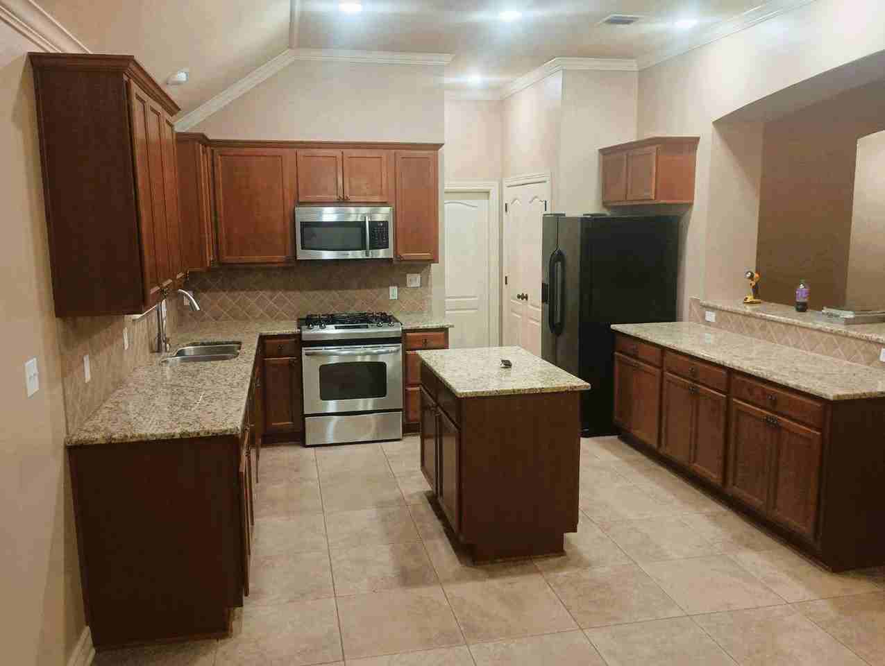2233 Shumark Trl - Photo 2 of 50