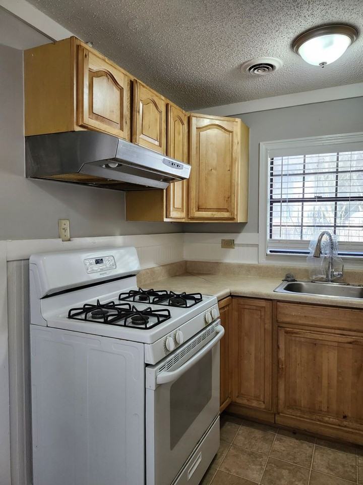 344 Sweetland Dr - Photo 2 of 17