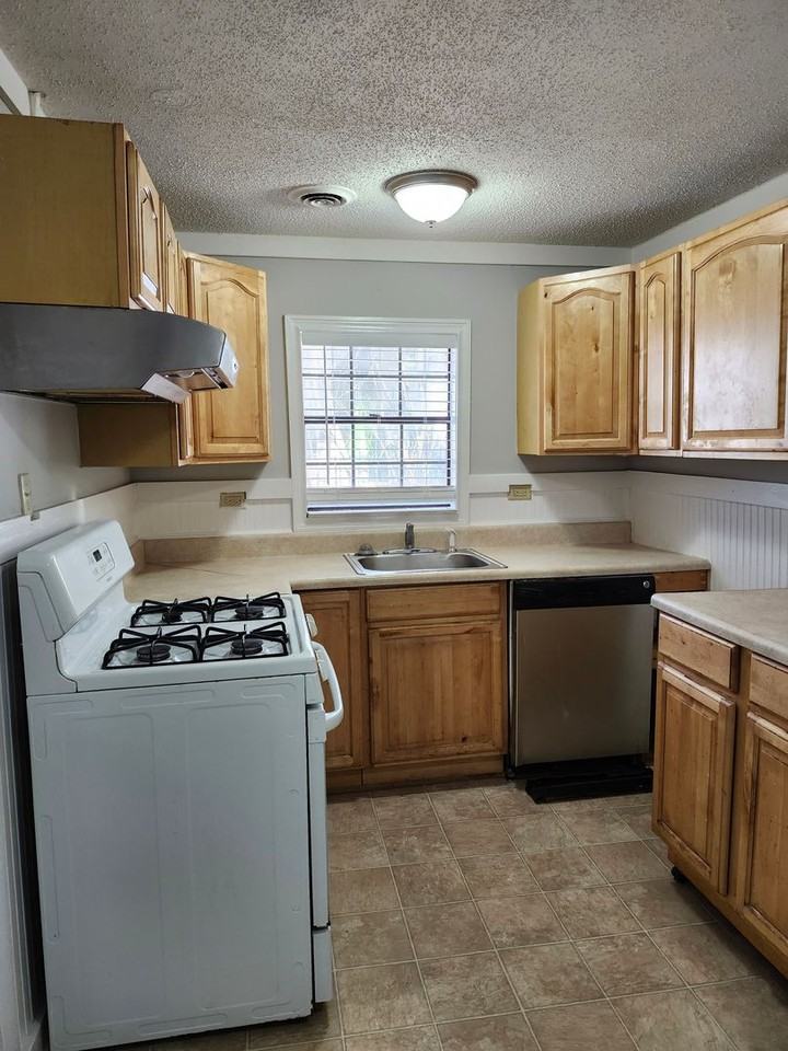 344 Sweetland Dr - Photo 3 of 17