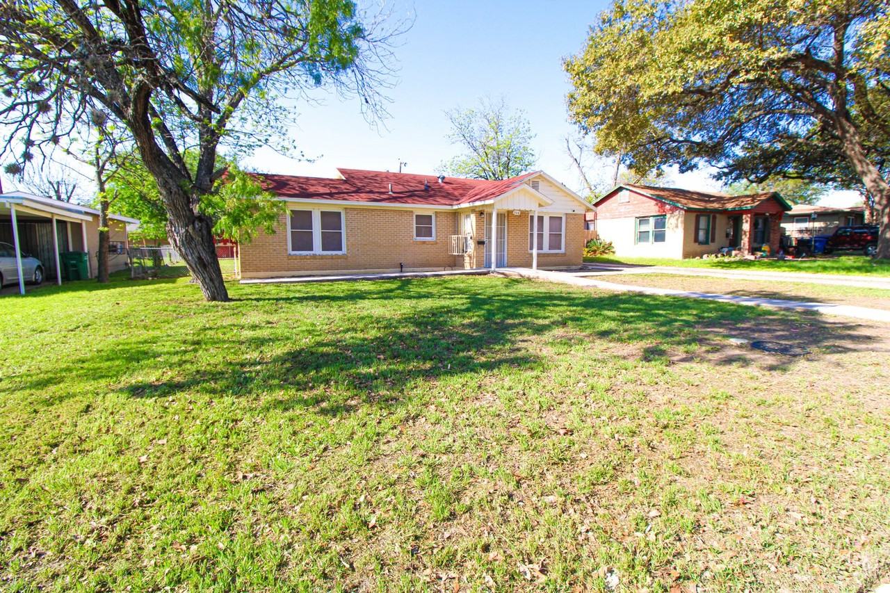 306 Overhill Dr - Photo 2 of 22