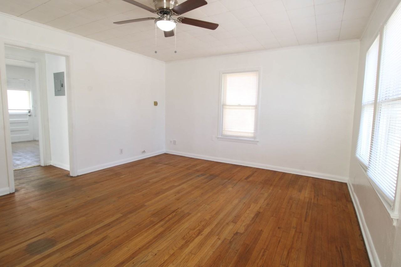 306 Overhill Dr - Photo 3 of 22